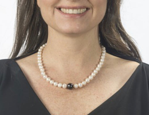18” Freshwater 8-9mm Pearl Strand with 11-12mm Black Central Pearl