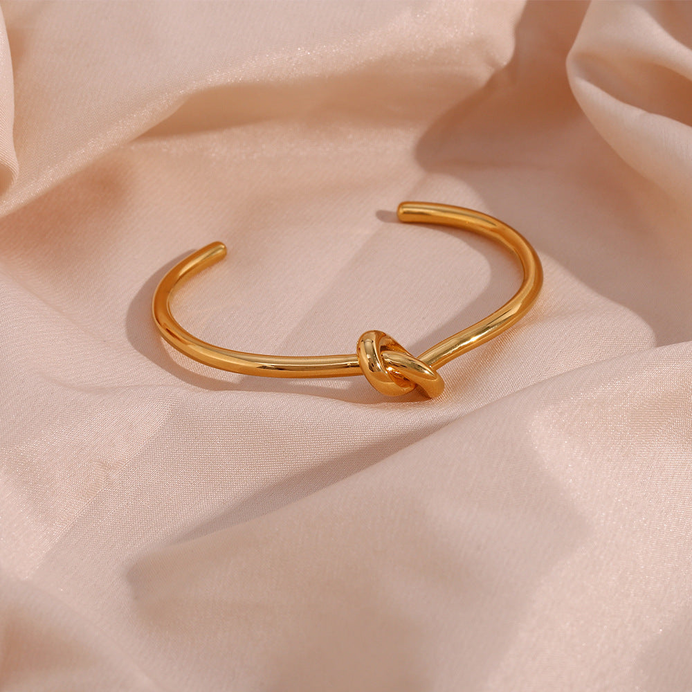 Elegant 18k Gold Bangle | Waterproof, Hypoallergenic Design 3
