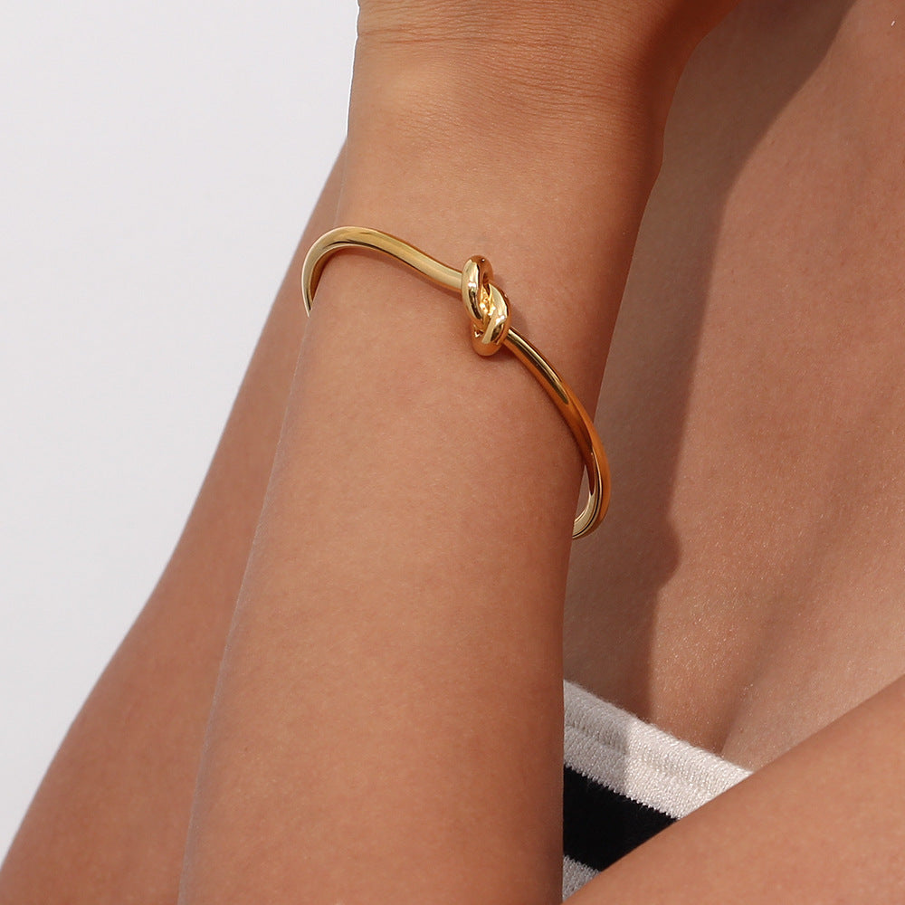 Elegant 18k Gold Bangle | Waterproof, Hypoallergenic Design 4