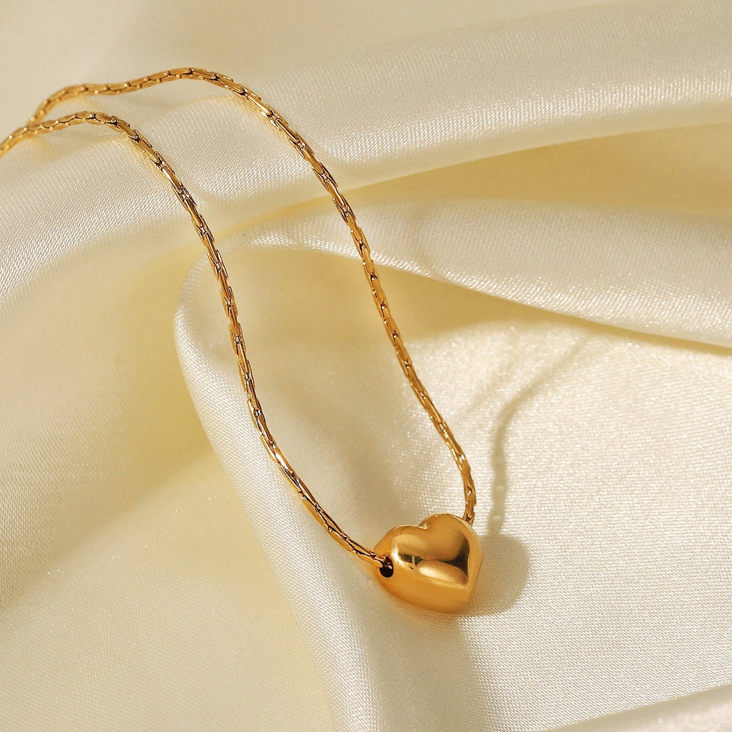 Heart Pendant Necklace | Hypoallergenic 18k Gold-Plated Stainless Steel 6