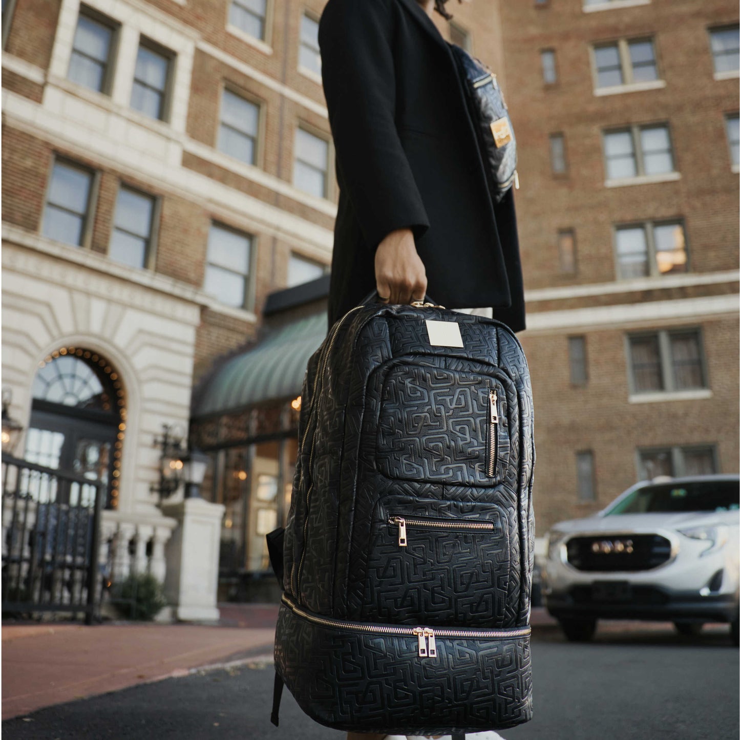Sac à dos cabine breveté en cuir monogrammé noir (Seulement 150 exemplaires)