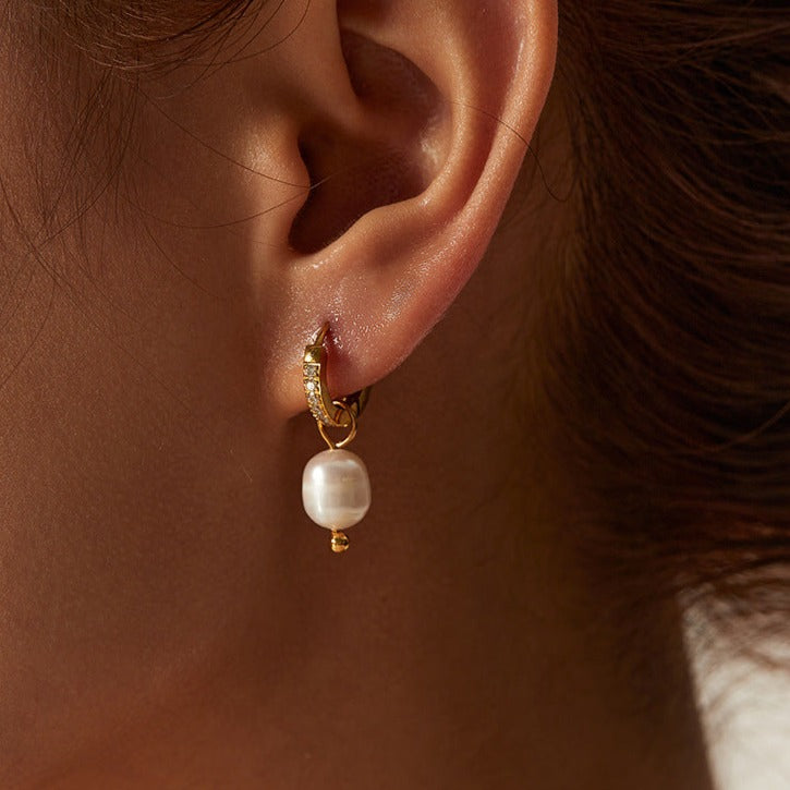Pearl Earrings | Freshwater Pearls on 18k Gold Hoops 1