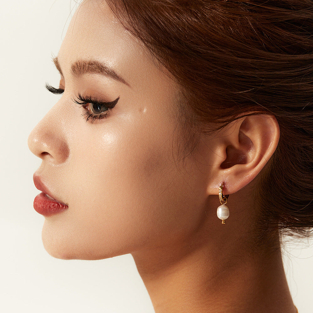 Pearl Earrings | Freshwater Pearls on 18k Gold Hoops 3