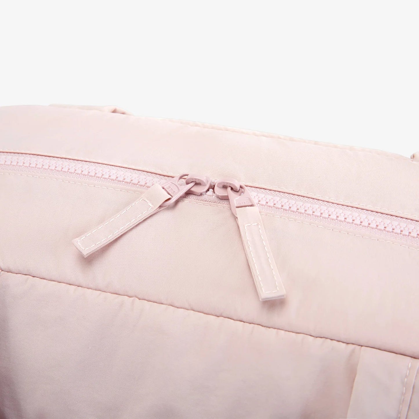 Water-Resistant Duffle Bag | Spacious Travel Companion with Wet Pocket 3