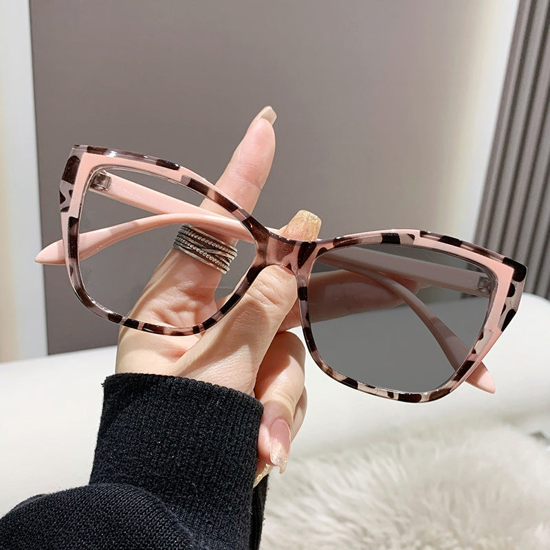 Transition Sunglasses | Smart Lenses with UV Protection and Blue Light Filter 2