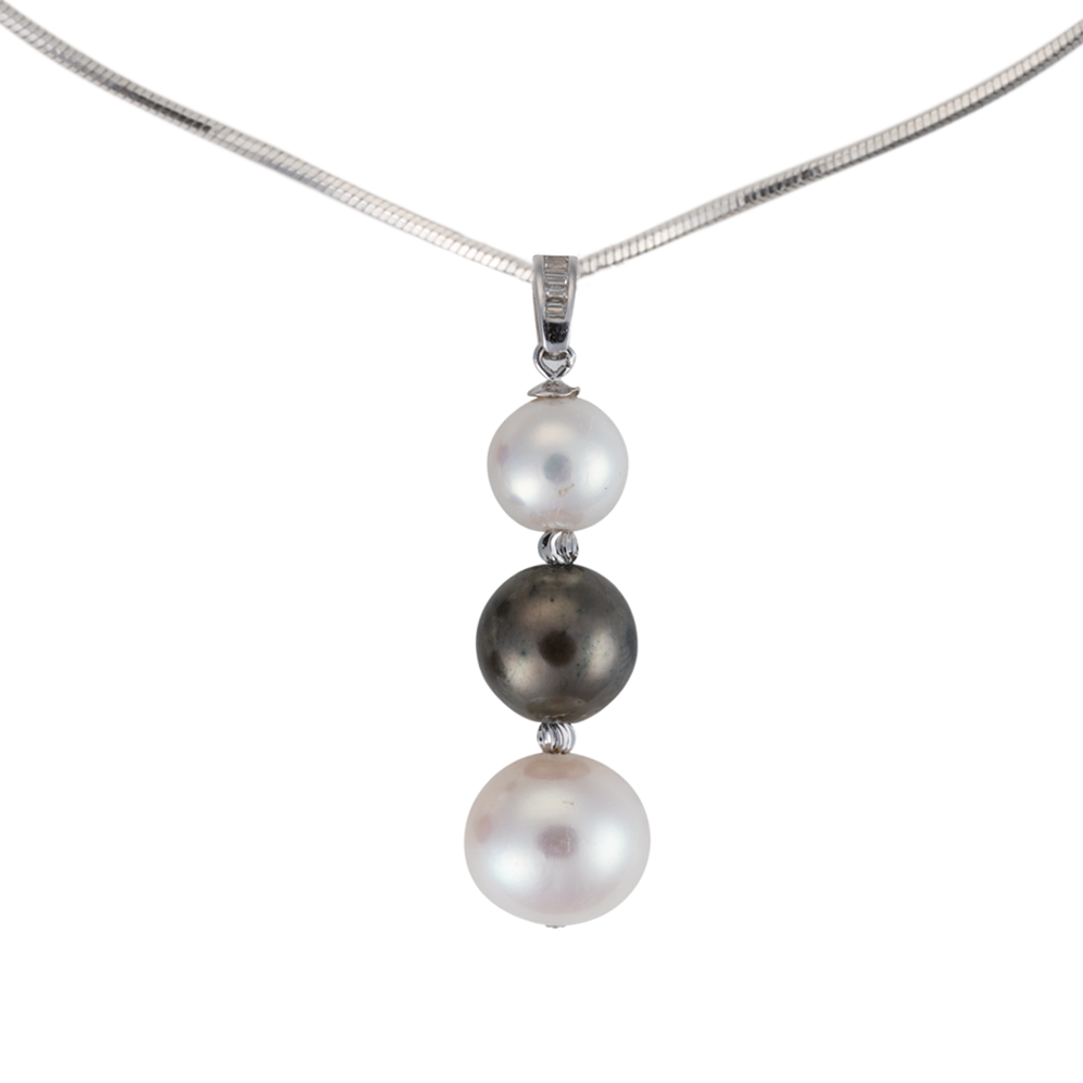 Collana in argento con perla a goccia