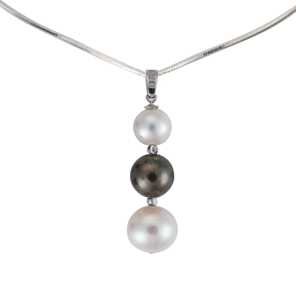Collana in argento con perla a goccia
