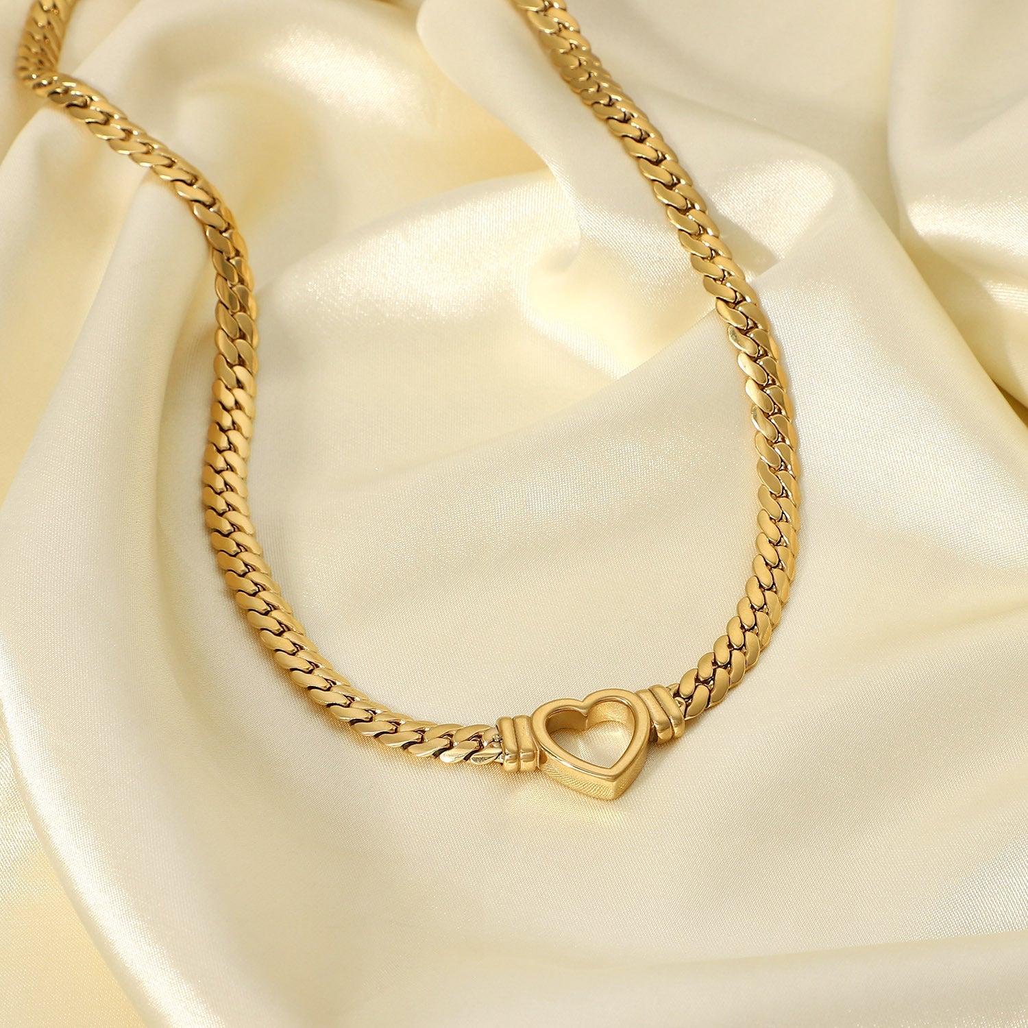 Heart Choker Necklace | Minimalist 14k Gold Design with Hypoallergenic Features 7
