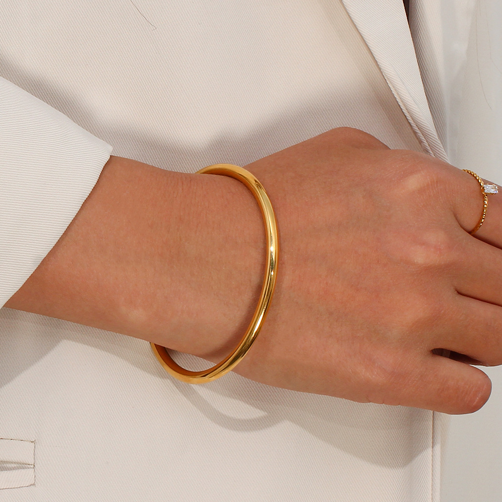 Minimalist Gold Bangle | High-Quality Stainless Steel with 18k Gold Plating 1