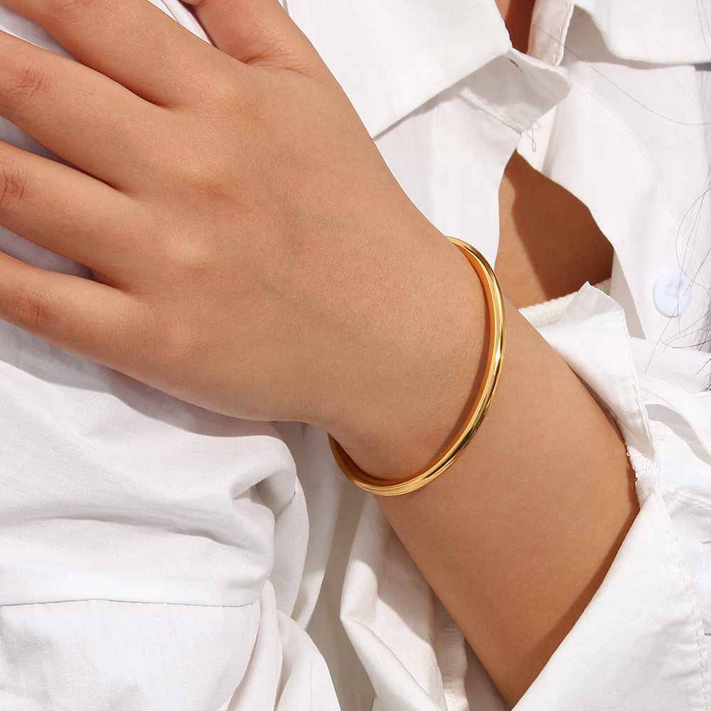 Minimalist Gold Bangle | High-Quality Stainless Steel with 18k Gold Plating 2