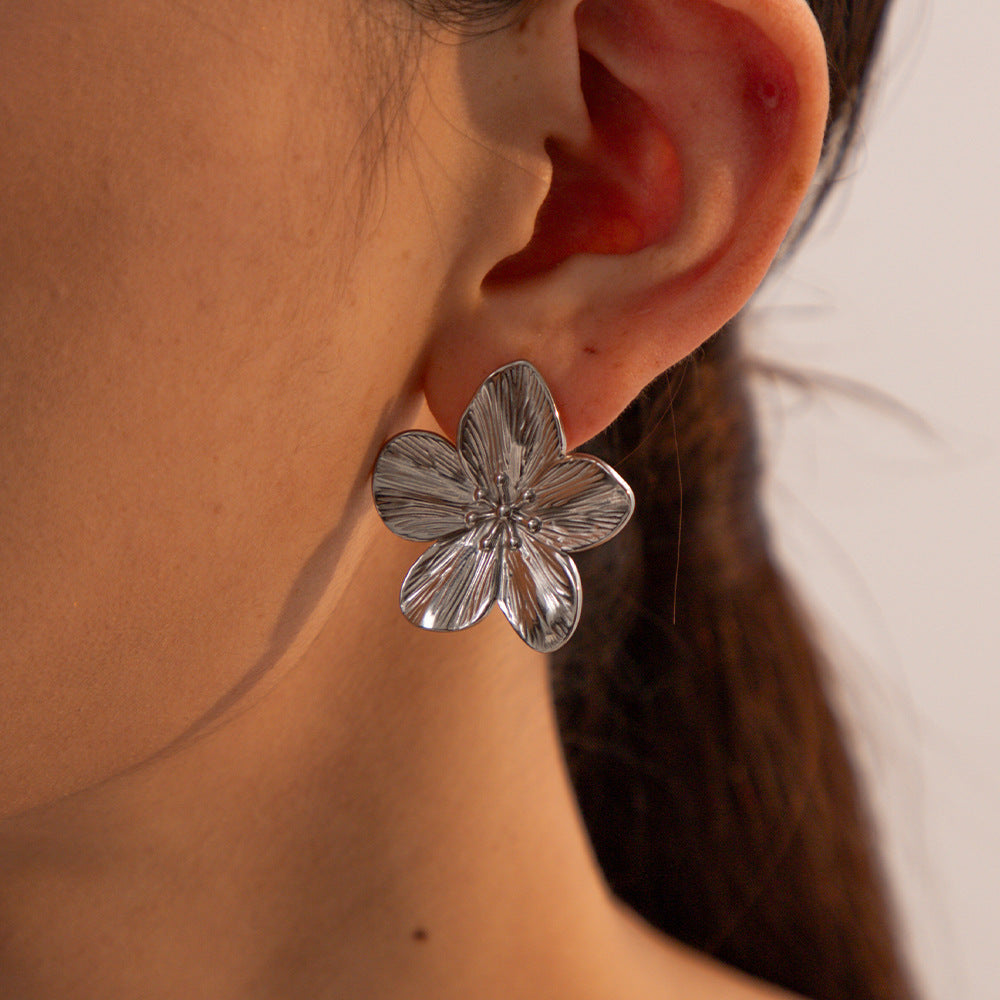 Nature-Inspired Gold Earrings | 18k Gold-Plated Floral Design 3