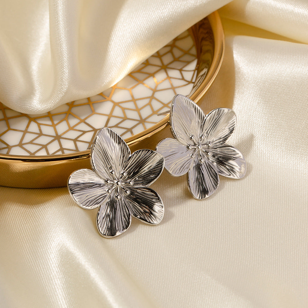 Nature-Inspired Gold Earrings | 18k Gold-Plated Floral Design 5