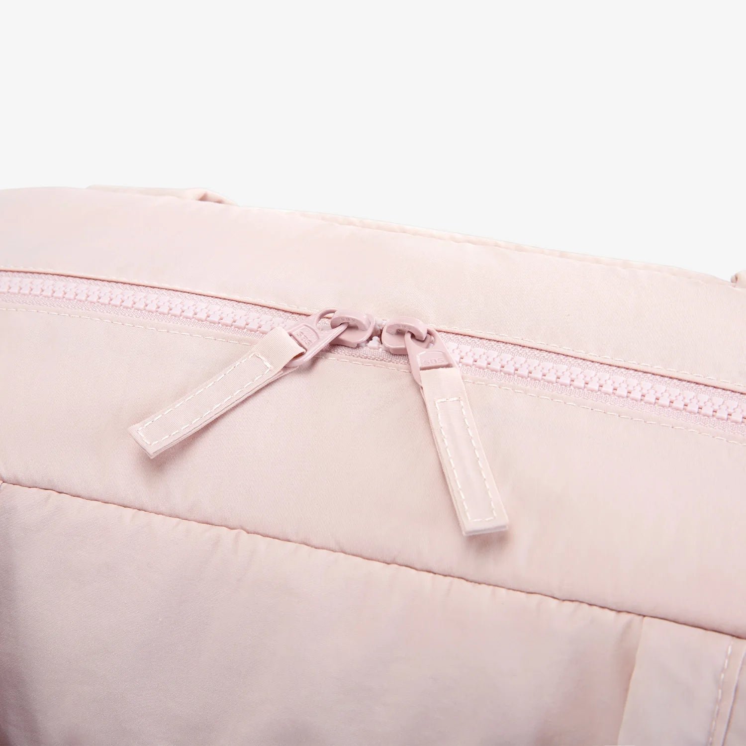 Water-Resistant Duffle Bag | Spacious Travel Companion with Wet Pocket 3
