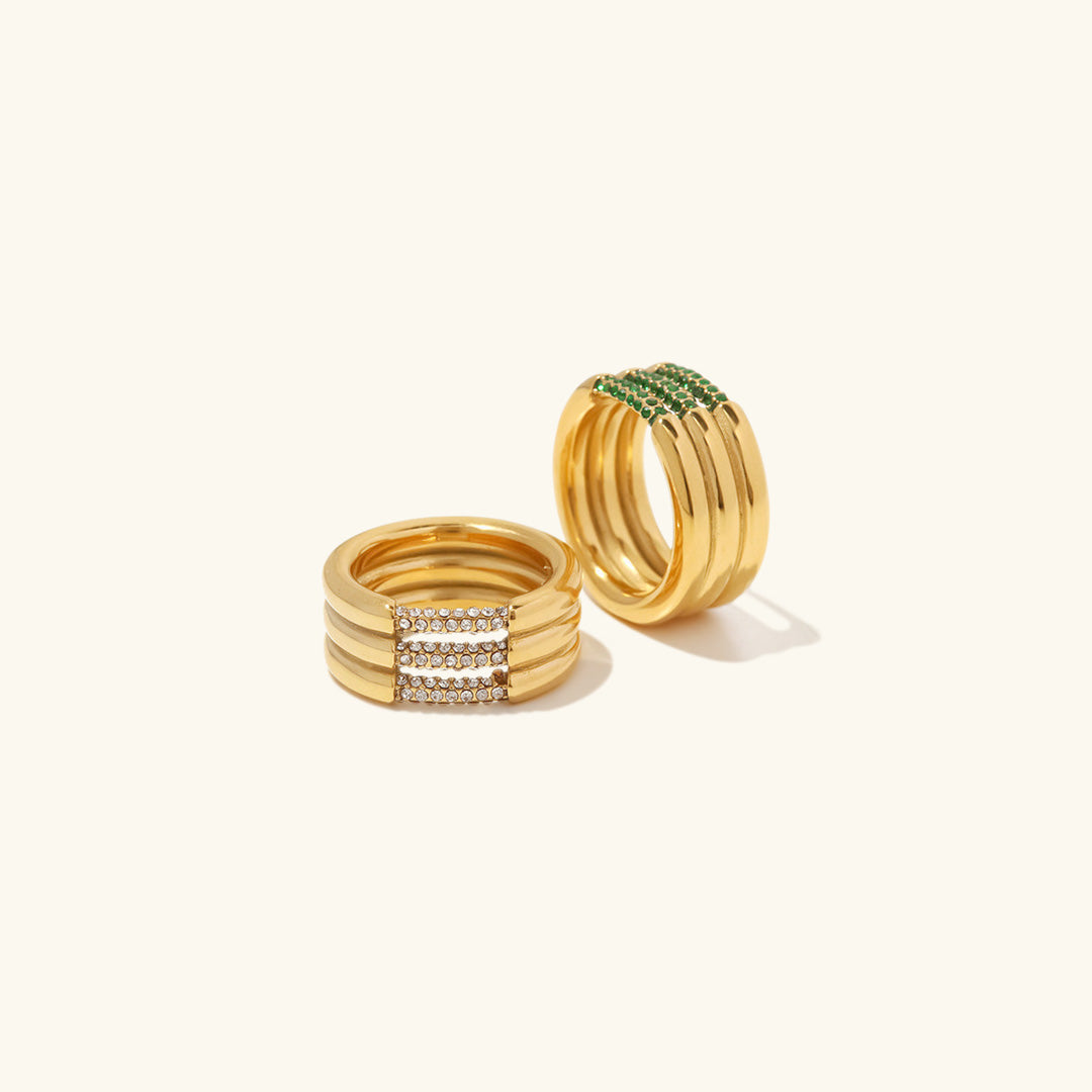 Serenity Gold Ring | Stunning Diamond Simulants in 18k Gold 1