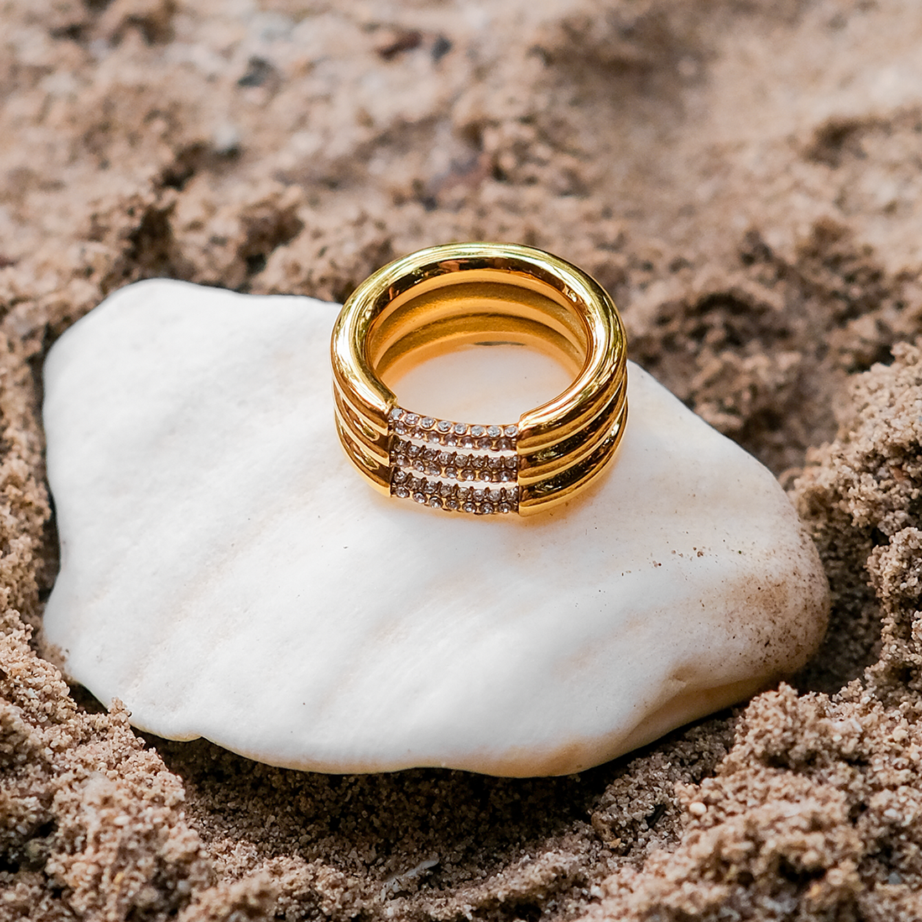 Serenity Gold Ring | Stunning Diamond Simulants in 18k Gold 3