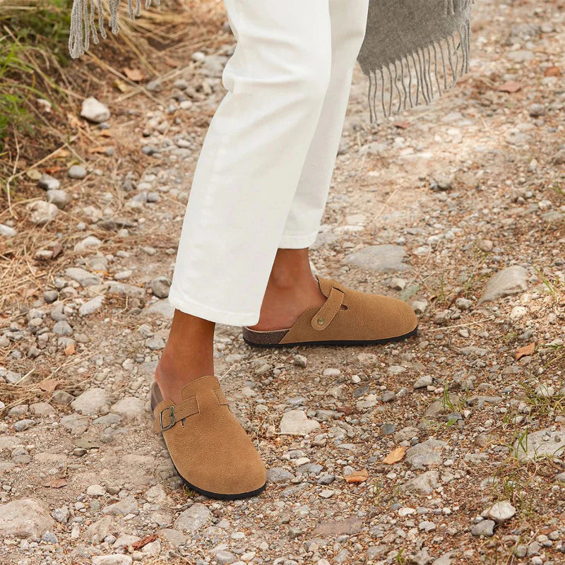 Sabots en daim avec grande boucle | ELODIE