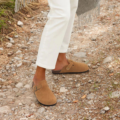 Sabots en daim avec grande boucle | ELODIE