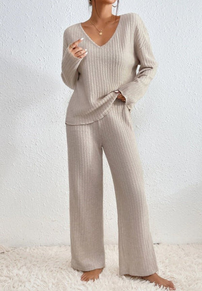 Two-Piece Womens Lounge Set in Soft Fabric | Modern Loungewear Set for Comfortable Relaxation and Versatile Outfits 0