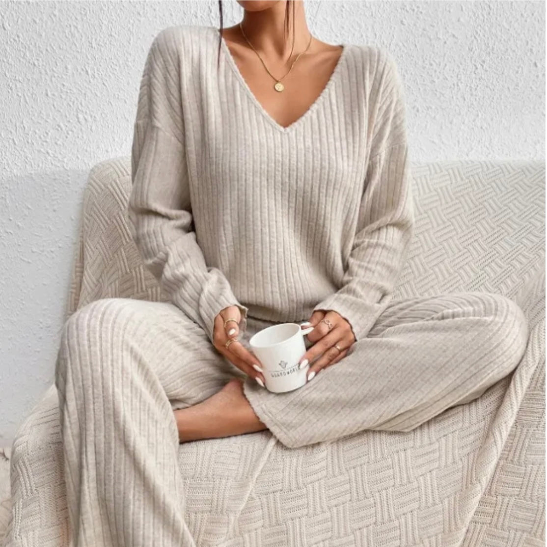 Two-Piece Womens Lounge Set in Soft Fabric | Modern Loungewear Set for Comfortable Relaxation and Versatile Outfits 1