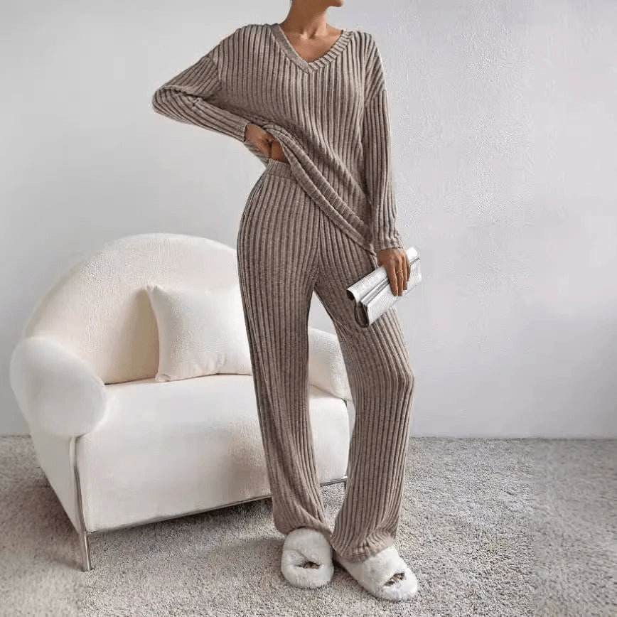 Two-Piece Womens Lounge Set in Soft Fabric | Modern Loungewear Set for Comfortable Relaxation and Versatile Outfits 11