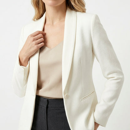 Elegant Tailored Blazer | Classic Fitted Silhouette - View 9